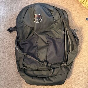 Osprey Men’s Black Farpoint 40L Backpack